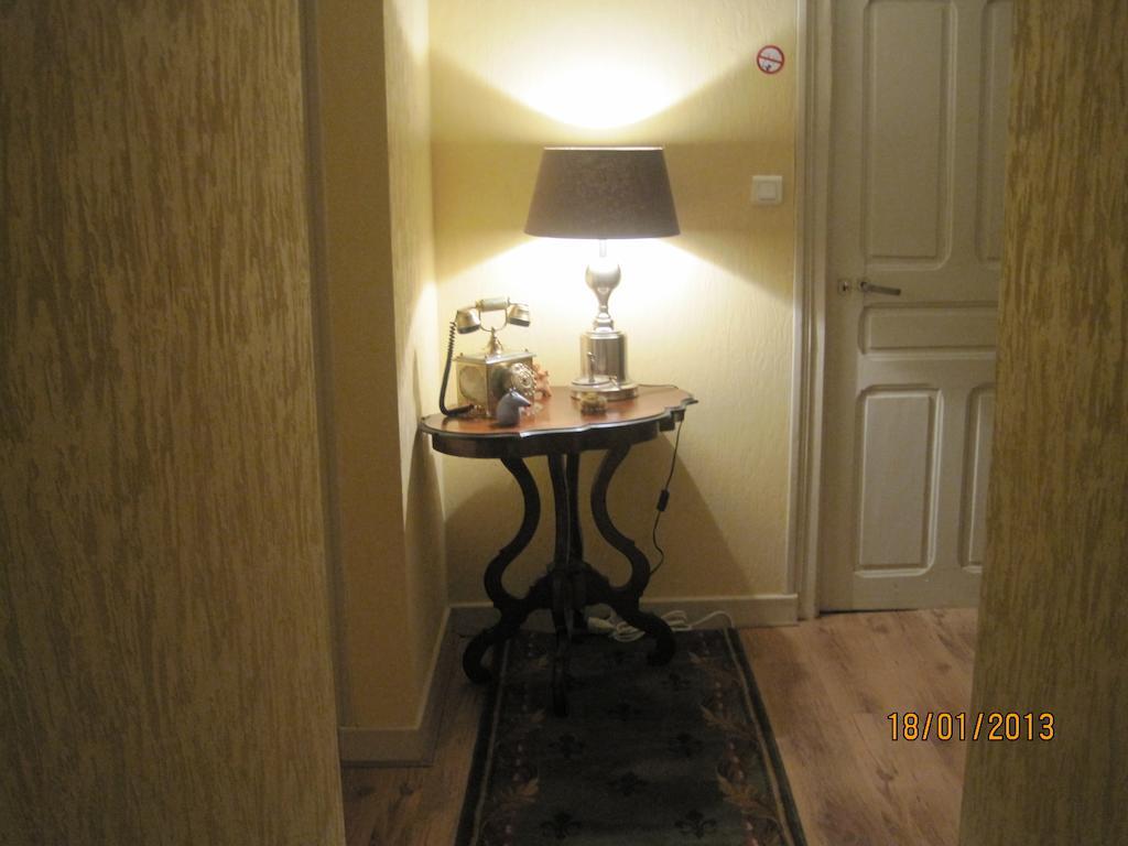 Hotel Le Commerce Neuville  Room photo